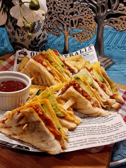 Why Pakistani Sandwiches Taste Better at Cafés Than at Home